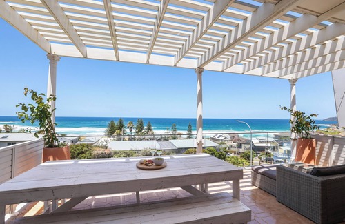 Freshwater Casa | Beachview Curl Curl - the BEST views on Sydney’s beautiful Northern Beaches!