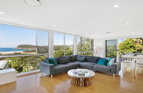 Copacabana Casa | BEACHVIEW SPECTACULAR | Amazing views, fireplace, close to the beach | Accom Holidays