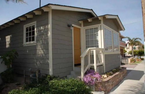 Downtown Cabaña | Beachwalk-boogie boards, beach chairs , all here!