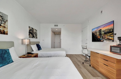 Hallandale Beach Hotel | Beachwalk Resort