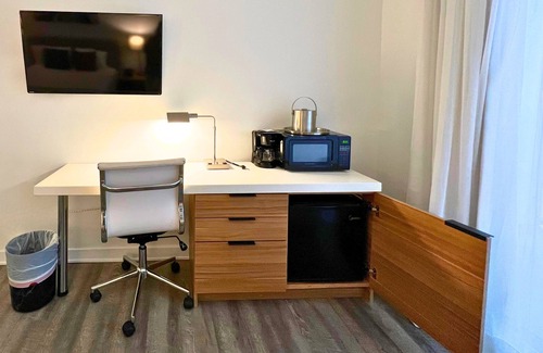 Hallandale Beach Hotel | Beachwalk Resort