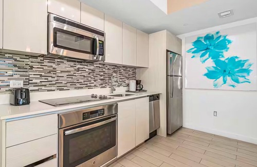 Hallandale Beach Hotel | Beachwalk Resort