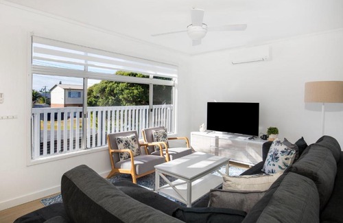 Berrara Casa | Beachway Pet Friendly 2 Mins Walk to Beach