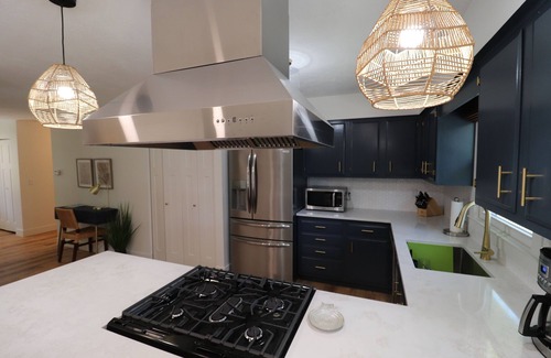 Beachwood-Bluffton Casa | Beachwood Family Home - Muskegon - walk 2 Lake MI beach + local playground park