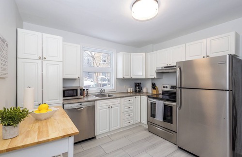 Vanier Casa | Beachwood Village Retreat
