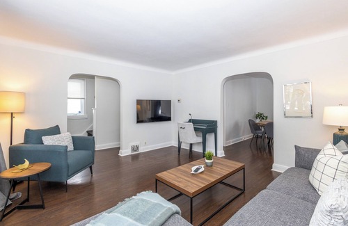 Vanier Casa | Beachwood Village Retreat