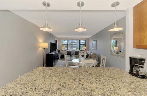 Downtown Condominio | Beachy 1 bedroom/1 bath unit - Fully equipped for your beach vacation!