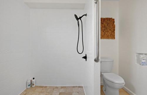 Sharp Park Apartamento | Beachy 1BR Escape with Sofa Bed - Golf & Beach Nearby