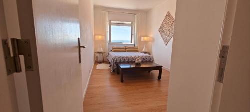 Praia de Santa Cruz Apartamento | Beachy 2Bdrm in Santa Cruz w/stunning Ocean View!