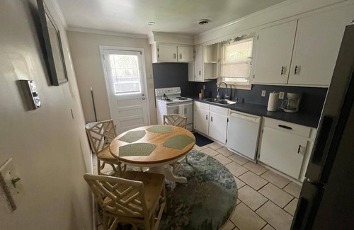 Charleston Casa | Beachy 3BR - close to DT and Folly