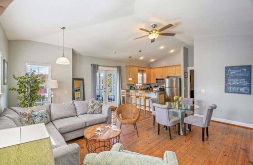 Bel Air Casa | Beachy 3BR Retreat w/Pool, Balcony & Dog Friendly