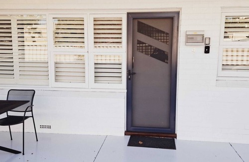 Rockingham Apartamento | New to VRBO: Beachy Apartment Near Penguin Island & Safety Bay
