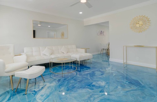Poiciana Park II Casa | Beachy Blues Apt A, Downtown, Shops, Cafes & Beach, Dog friendly