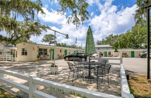 Safety Harbor Casa | Beachy Bungalow 111