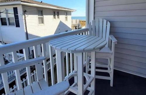 North Myrtle Beach Apartamento | Beachy Condo Right on Oceanfront