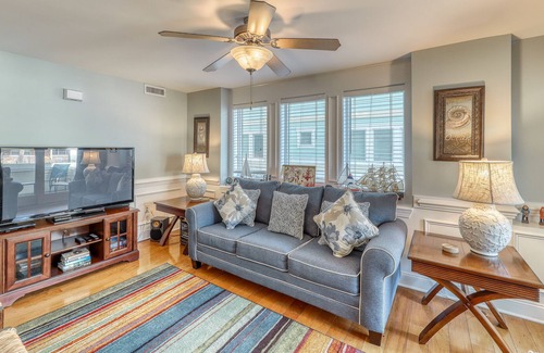 Tybee Island Condominio | Condominio playero con piscina en la azotea compartida y balcón amueblado, ¡a pasos del océano!