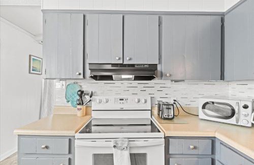 Wake County Apartamento | Beachy Getaway - Cozy and Secluded Lodge Home