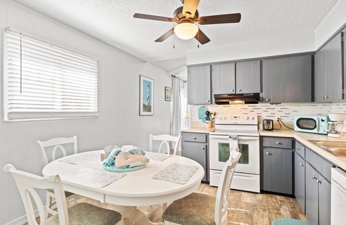 Wake County Casa | "Beachy" Getaway - Cozy and Secluded Lodge Home