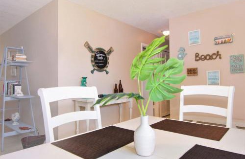 Interchange Square Apartamento | Beachy Home with Rec Room and Patio