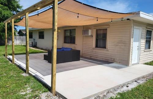 Interchange Square Apartamento | Beachy Home with Rec Room and Patio
