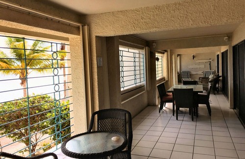 Estate Golden Rock Condominio | Beachy Keen - 5 bed / 4 bath - Beachfront Condo & Pool