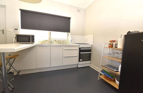 Henley Beach Apartamento | Beachy Keen in Gorgeous Henley Beach