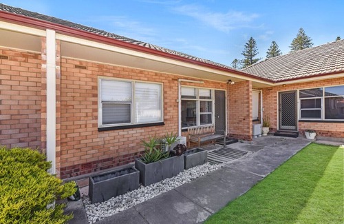 Henley Beach Apartamento | Beachy Keen in Gorgeous Henley Beach
