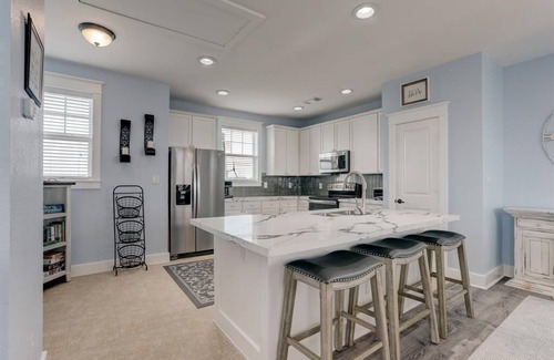 Galveston Cabaña | Beachy Keen-New Ocean Side Cottage- Now Pet Friendly!