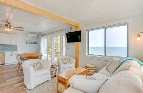 Forestville Cabaña | Beachy Palms Cottage on Lake Huron w/ Hot Tub!