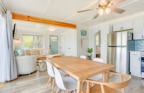 Forestville Cabaña | Beachy Palms Cottage on Lake Huron w/ Hot Tub!