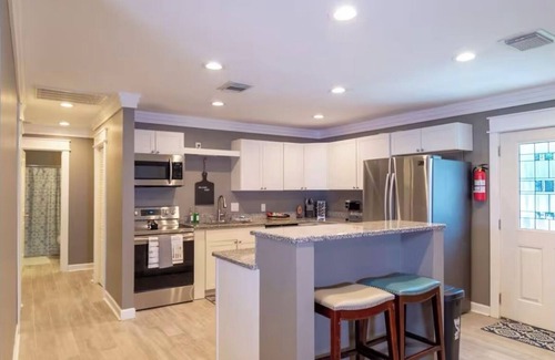 Highland City Apartamento | Beachy Poolside Palm nestled between PCB, Mexico Beach and downtown PC.