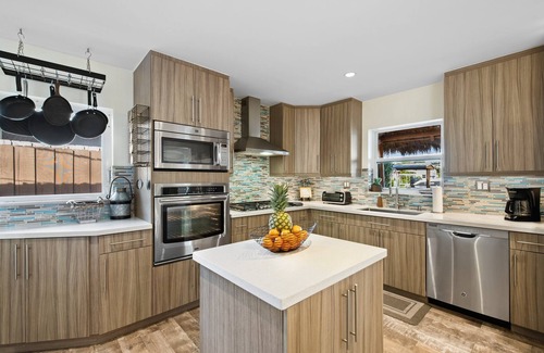 Pompano Isles Casa | Beachy Tiki Waterfront Home w/Boat Rental or Dock Your Own Boat~Free Kayaks~Heated Pool~Sunrise Yoga
