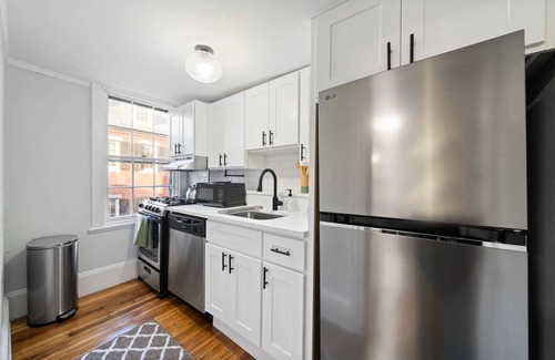 Beacon Hill Apartamento | Beacon Hill Escape: Balcony, Fast WiFi, Steps to Cafes, Boston Commons, MGH & Historic Attractions!