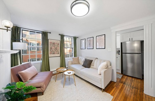 Beacon Hill Apartamento | Beacon Hill Escape: Balcony, Fast WiFi, Steps to Cafes, Boston Commons, MGH & Historic Attractions!