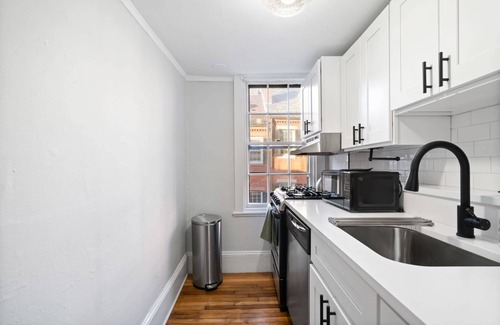 Beacon Hill Apartamento | Beacon Hill Escape: Balcony, Fast WiFi, Steps to Cafes, Boston Commons, MGH & Historic Attractions!