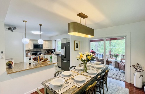 Beacon Casa | Beacon,Hudson Valley, 4bedroom 2bath, Sleeps 7, Pool, Hot Tub, Wifi,1.5m to town