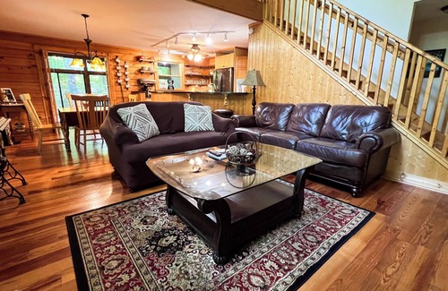 Warm Springs Cabina | Beacon of Light - Whole Cabin -Close to Callaway Gardens. Pet-friendly!