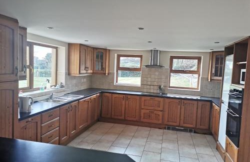 Skibbereen Casa | Beacon View House 4-Beds Sleeps 8 Parking