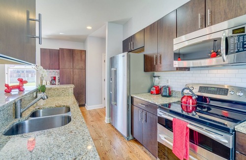 Downtown Memphis Casa | 3 cuadras Beale St- Enorme 4 habitaciones, 6 baños, garaje privado, terraza en la azotea, capacidad para 18 personas
