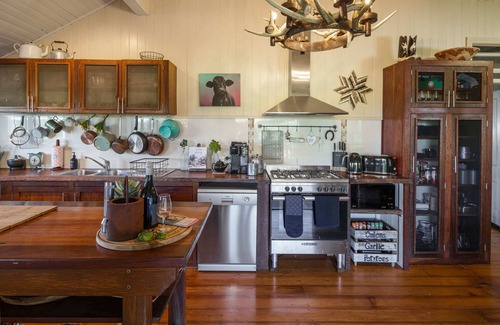 Montville Casa | Beam Creek Cottage in Montville