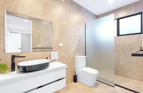 Vincentia Casa | Beam Hideaway - Pool, Spa & all the additional lux