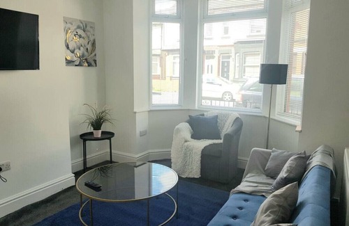 Warrington Casa | Beamont House - Four bedroom all en-suite house