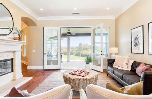 Temecula Villa | Bear Bridge by AvantStay Hilltop Haven in Temecula w Views Putting Green Hot Tub