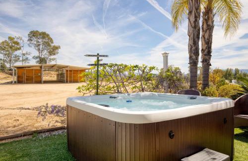 Temecula Villa | Bear Bridge by AvantStay Hilltop Haven in Temecula w Views Putting Green Hot Tub