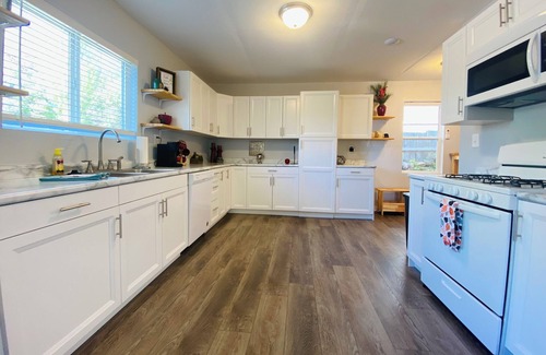 Hot Springs Casa | — Bear Bungalow Hot Springs — Fully Remodeled, Convenient Location