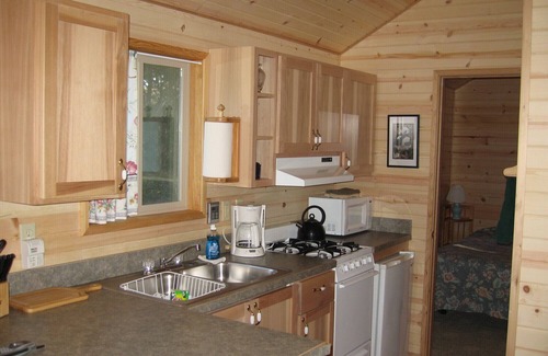 Ocean Park Cabaña | Whale Tail- 2 bed cottage