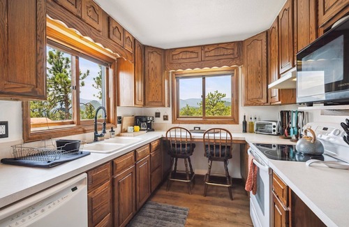 Bailey Cabina | Bear Cabin - 10 Acres - Hot Tub