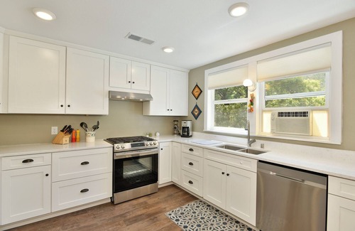 Dunsmuir Casa | Bear Creek Bungalow, Comfortable home for everyone