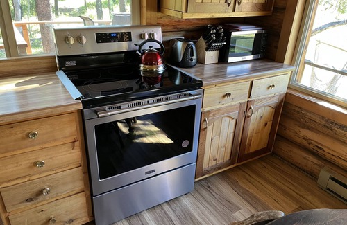 Essex Cabina | Bear Creek Cabin - A Slice of Montana Solitude