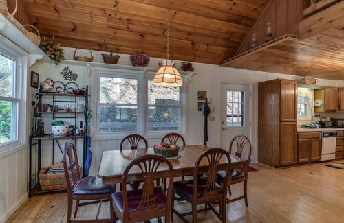 Lynn Cabina | Caba��a Bear Creek | Rodeado de naturaleza | 25 min. a TIEC | 40 min. a Asheville